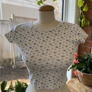 Brandy Melville Ashlyn Floral Top Blue and White Baby-Tee Stretchy Basic Top